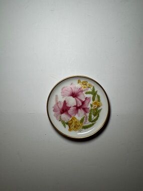 Kaiser Double Hibiscus Porcelain Dish 1986 Bahama Islands Gold Trim